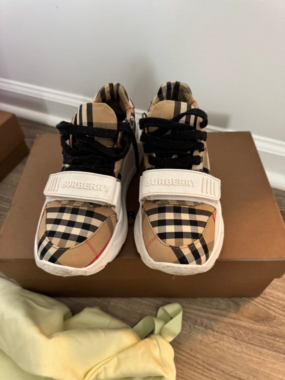 Burberry Regis Vintage Check Logo Strap Sneakers Archive Beige